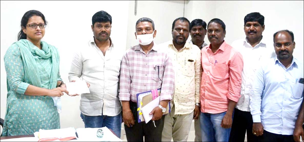క‌లెక్ట‌ర్ కె.నిఖిల‌ క‌రుణ‌..!