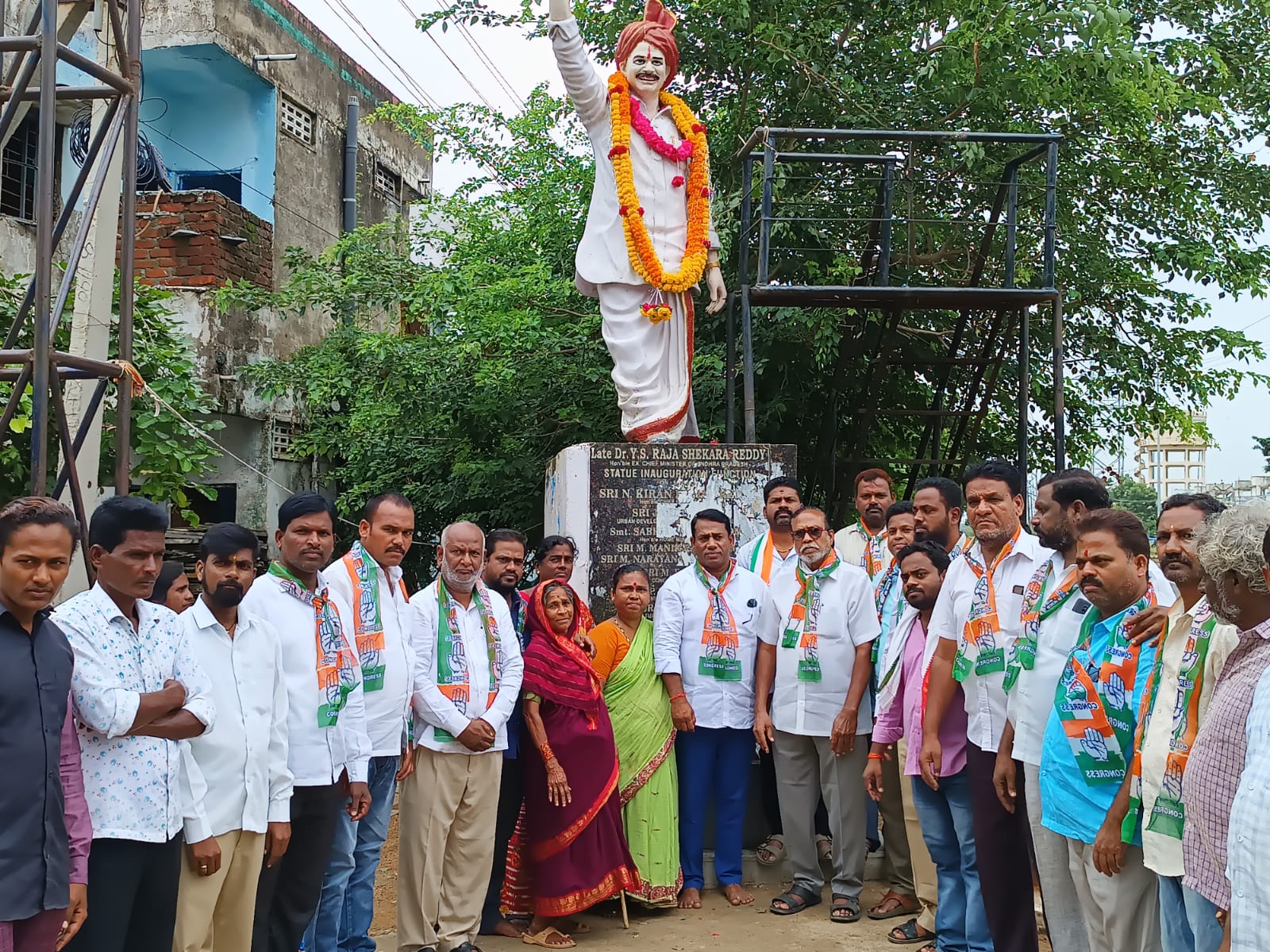 పేదల గుండెంట్లో చిరస్మరణీడు వైఎస్ఆర్