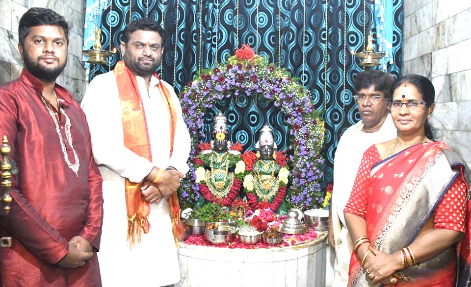 ఘనంగా తొలిపూజలు