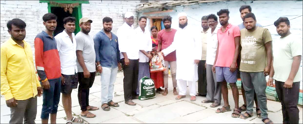 కూలీ కుంటుంబానికి చేయూత‌