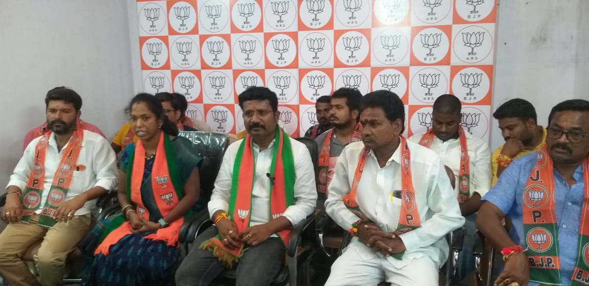 టీఆర్ఎస్ దాడుల‌కు ద‌డ‌వం..!