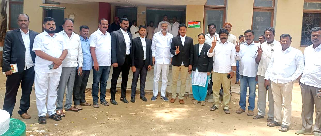 ఎమ్మెల్యే తండ్రి, బాబాయిల‌కు ఊర‌ట‌