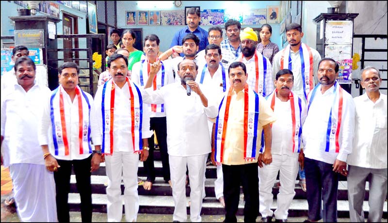 పార్ల‌మెంట్‌ను ముట్ట‌డిస్తాం
