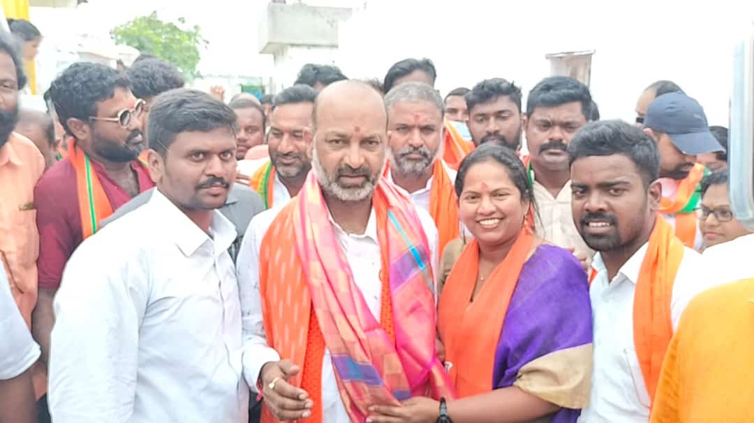 బండిసంజయ్‌కి జై కొట్టిన పటేల్ జయశ్రీ