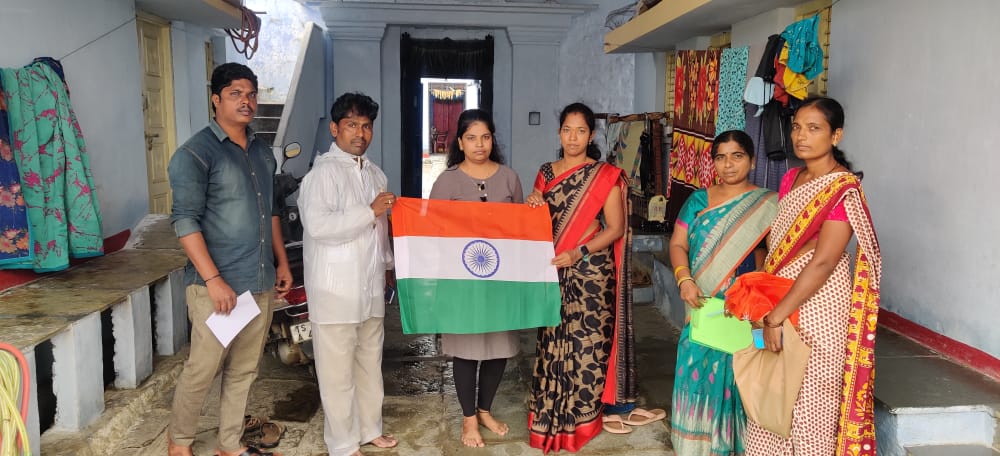దేశ‌భ‌క్తి చాటాలి - బీజేపీ కౌన్సిల‌ర్ సాహు శ్రీ‌ల‌త‌