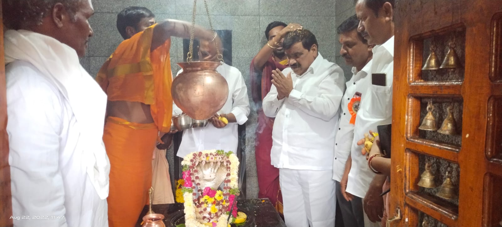 రామ‌లింగేశ్వ‌రుని సేవ‌లో ఎమ్మెల్సీ