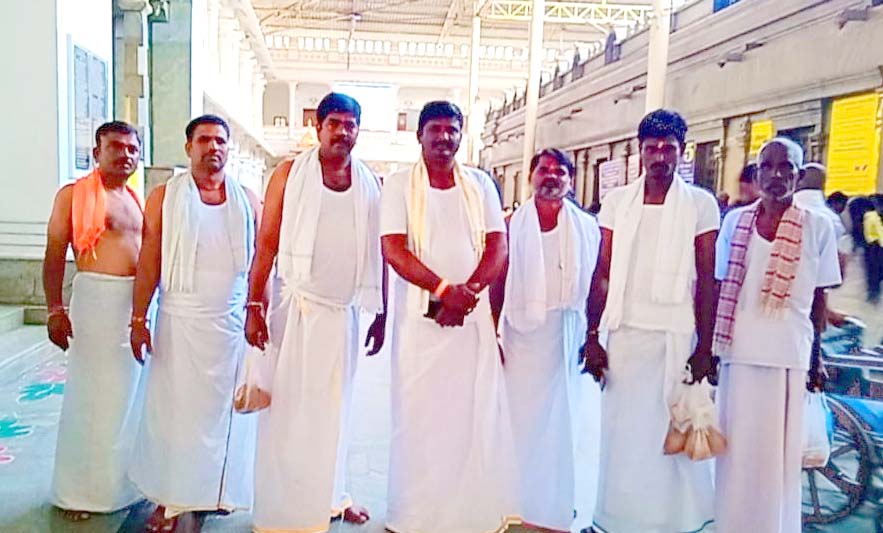 రాఘ‌వేంద్రుని స‌న్నిధిలో టీఆర్ఎస్ నేత‌