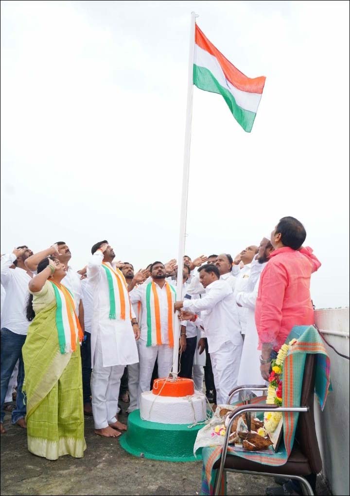 మువ్వ‌న్నెల రెప‌రెప‌లు..!