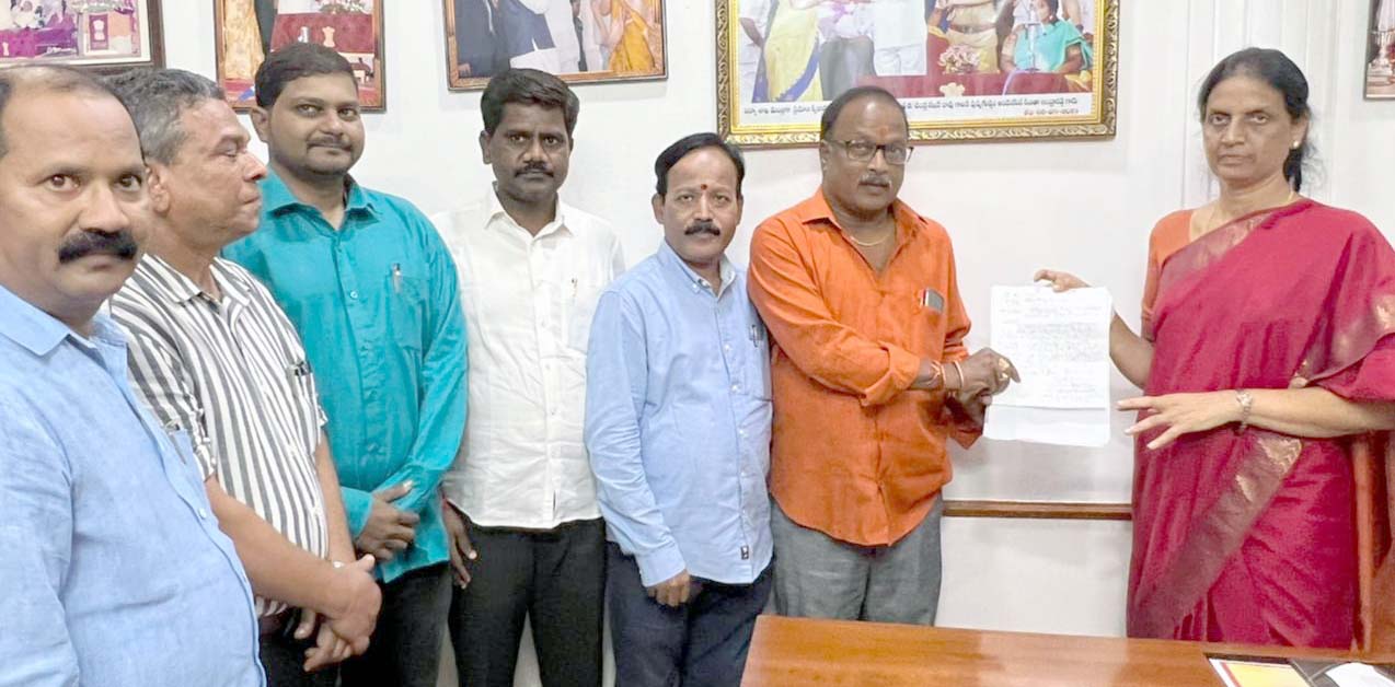 జ‌ర్న‌లిస్టు పిల్ల‌ల ఫీజుల్లో రాయితీ