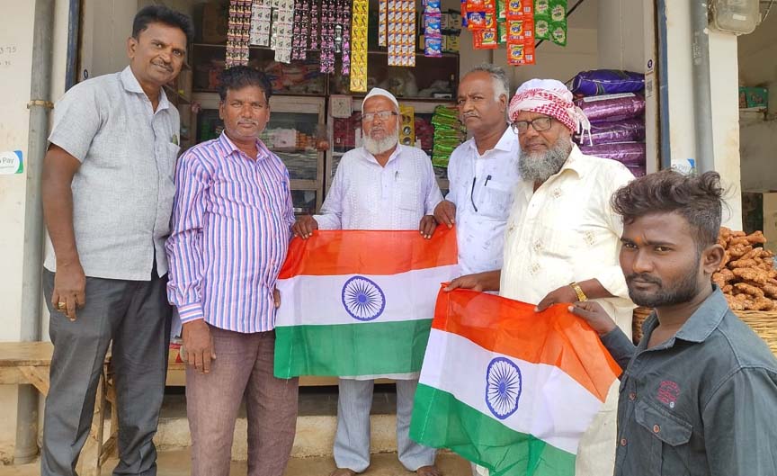 ప్ర‌తి ఇంటిపై జెండా ఎగ‌రేద్దాం..!