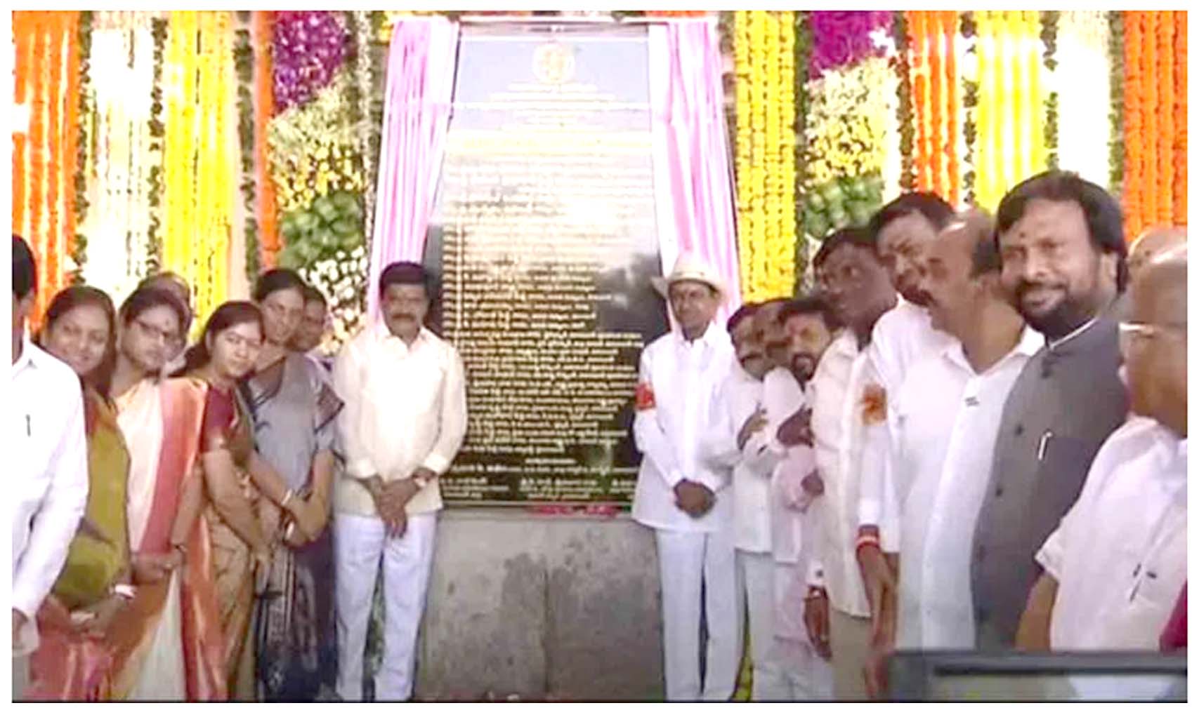 సీఎం కేసీఆర్ చేతుల మీదుగా క‌లెక్ట‌రేట్ ప్రారంభం
