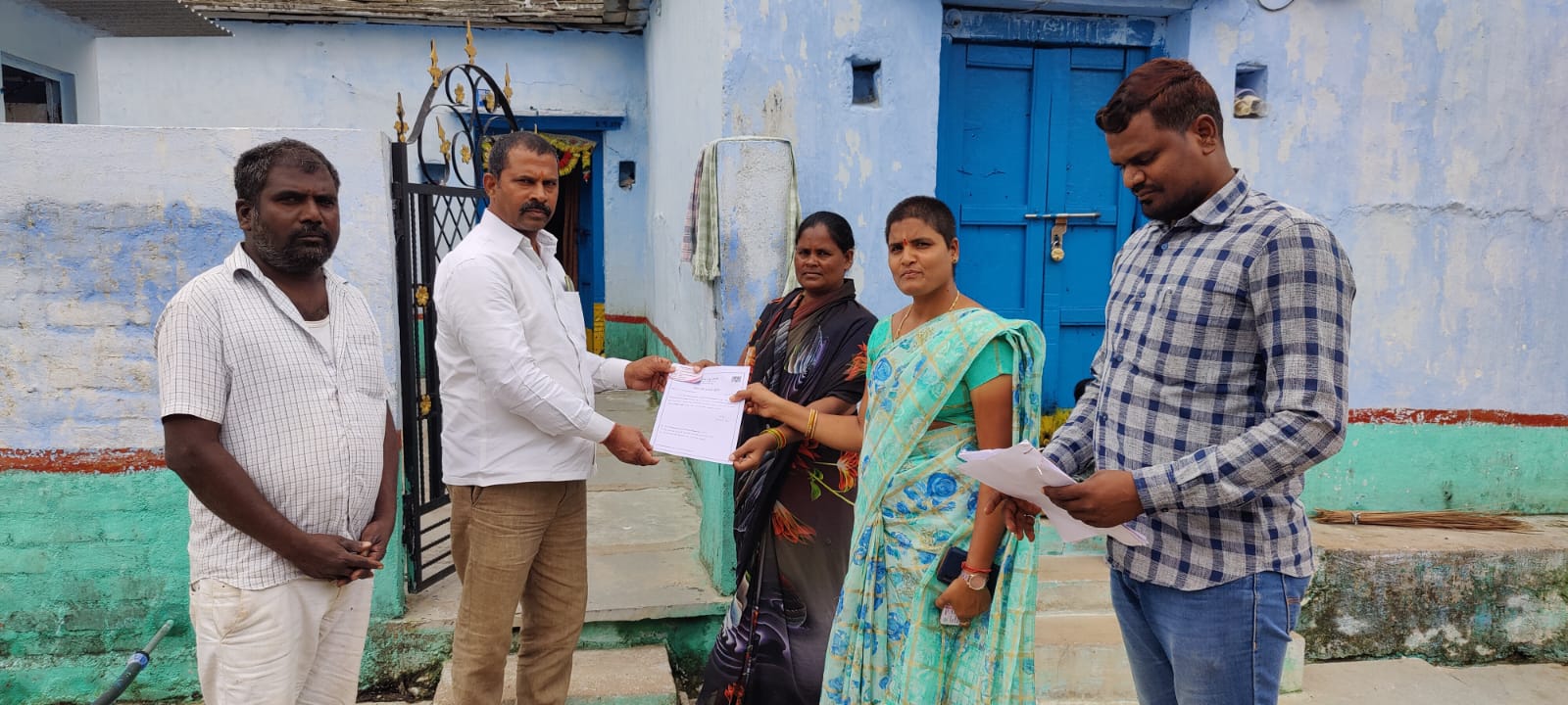 పేదల పాలిట దైవం కేసీఆర్