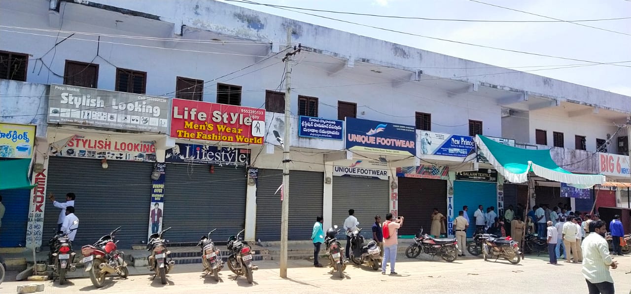 హైకోర్టు ఆదేశాల‌తో అద్దెదారుల‌కు ఊర‌ట‌