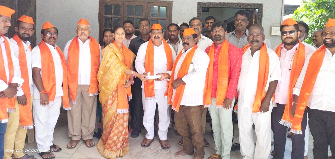 హిందూ ఉత్స‌వ స‌మితికి రూ. 1 ల‌క్ష విరాళం