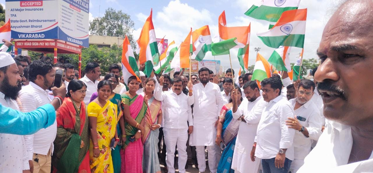 మ‌హ‌నీయ‌కుల పోరాటమే తెలంగాణ