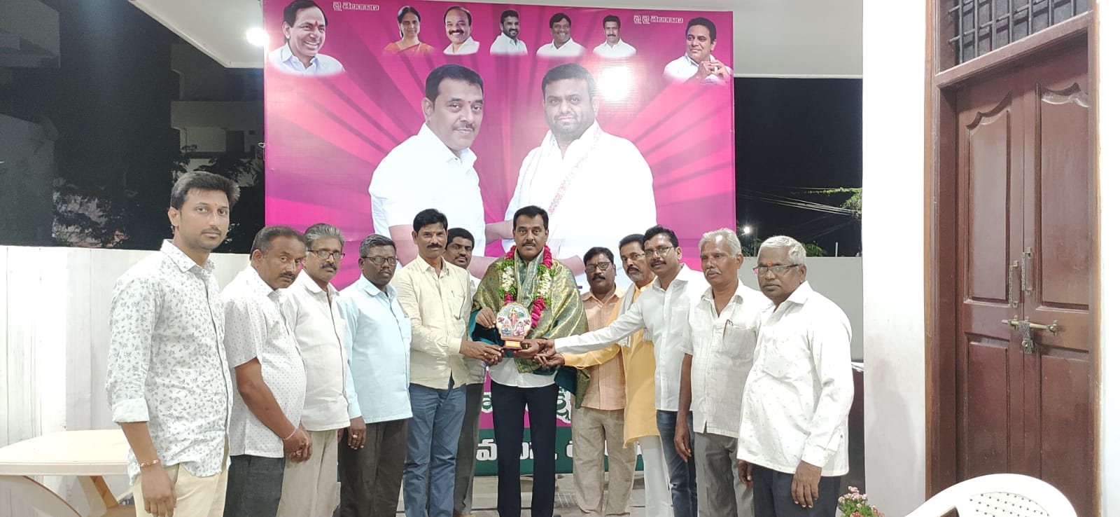 అందరి భవితకు తోడ్పాటు