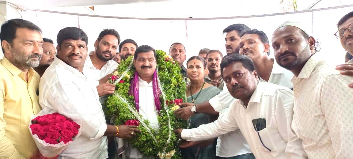 అట్ట‌హాసంగా మ‌హేంద్రుడి జ‌న్మ‌దినం