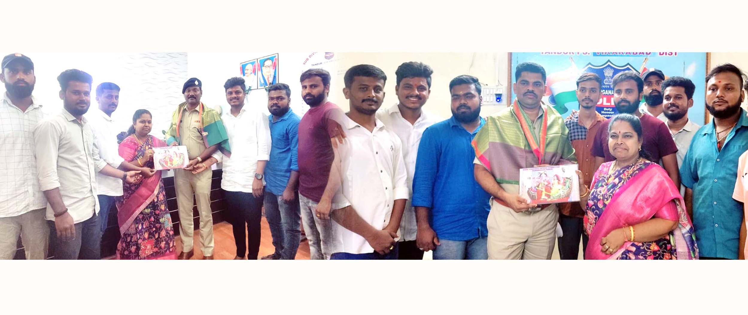 పోలీసుల కృషితోనే సాఫీ నిమ‌జ్జ‌నం