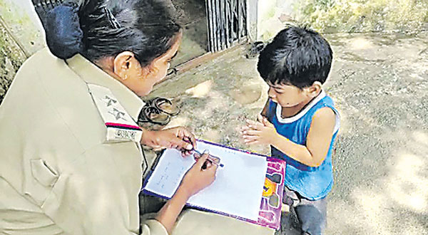 మా మమ్మీ దొంగ..!