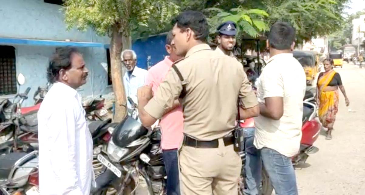 జాలి మంత్రం వేసిన కేటుగాటు