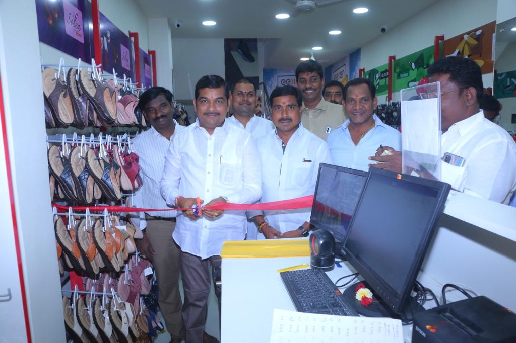 వ్యాపార రంగంలో వృద్ధి చెందాలి