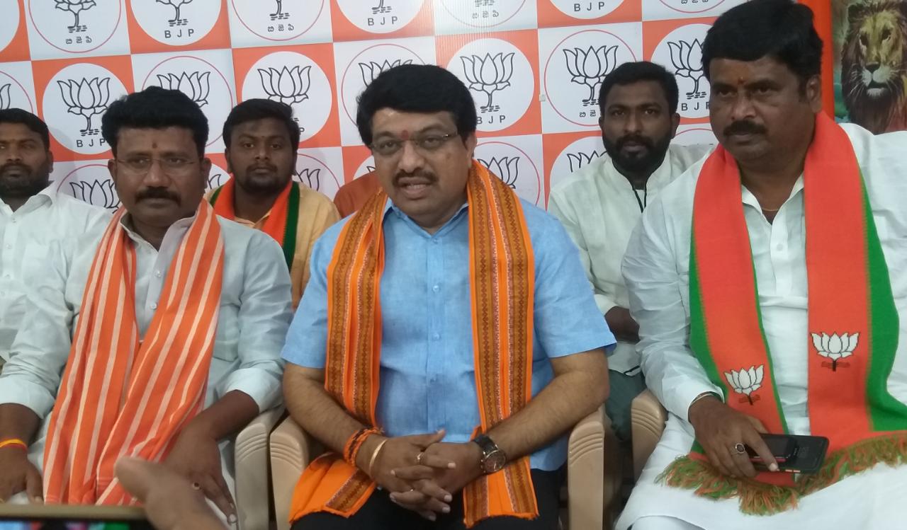 వారితో ఎమ్మెల్యే రోహిత్ రెడ్డికి సంబంధం