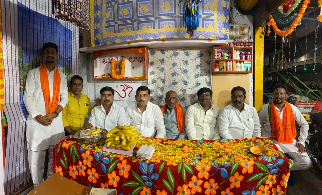ఘనంగా దీపావళి లక్ష్మీ పూజలు