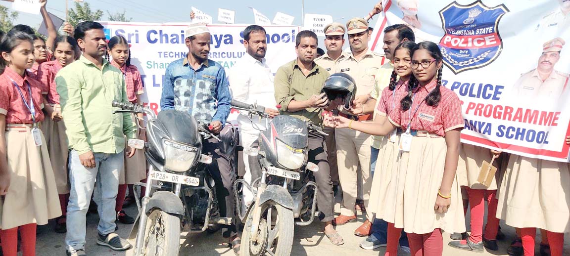 హెల్మెట్, సీట్ బెల్ట్ ధరిస్తేనే రక్షణ