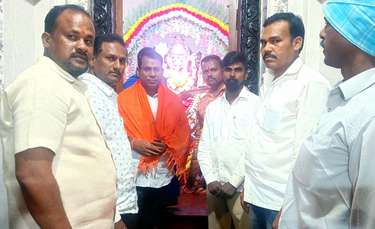 బోనమ్మను దర్శించుకున్న కాంగ్రెస్ నేతలు
