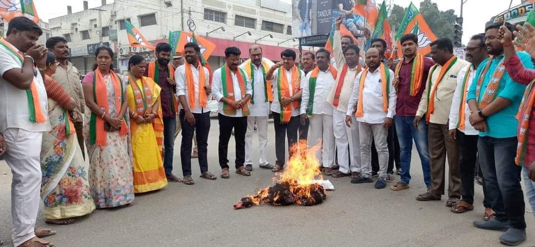 ఓటమికి భయపడే గుండాల్లా దాడులు