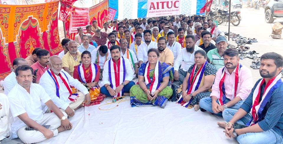 కార్మికులను విస్మరించడం విచాకరం