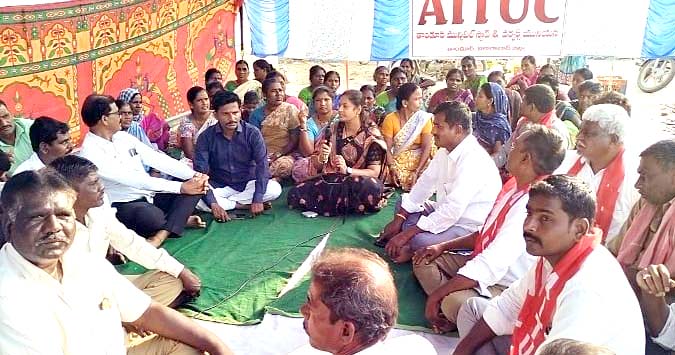 కార్మికులను పావుల్లా వాడుకోవద్దు