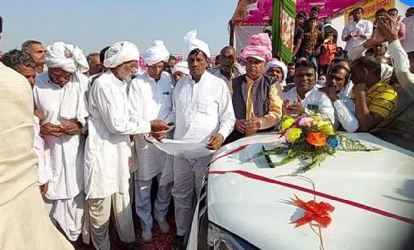 ఓడిపోయిన సర్పంచుకు రూ. 2 కోట్లు
