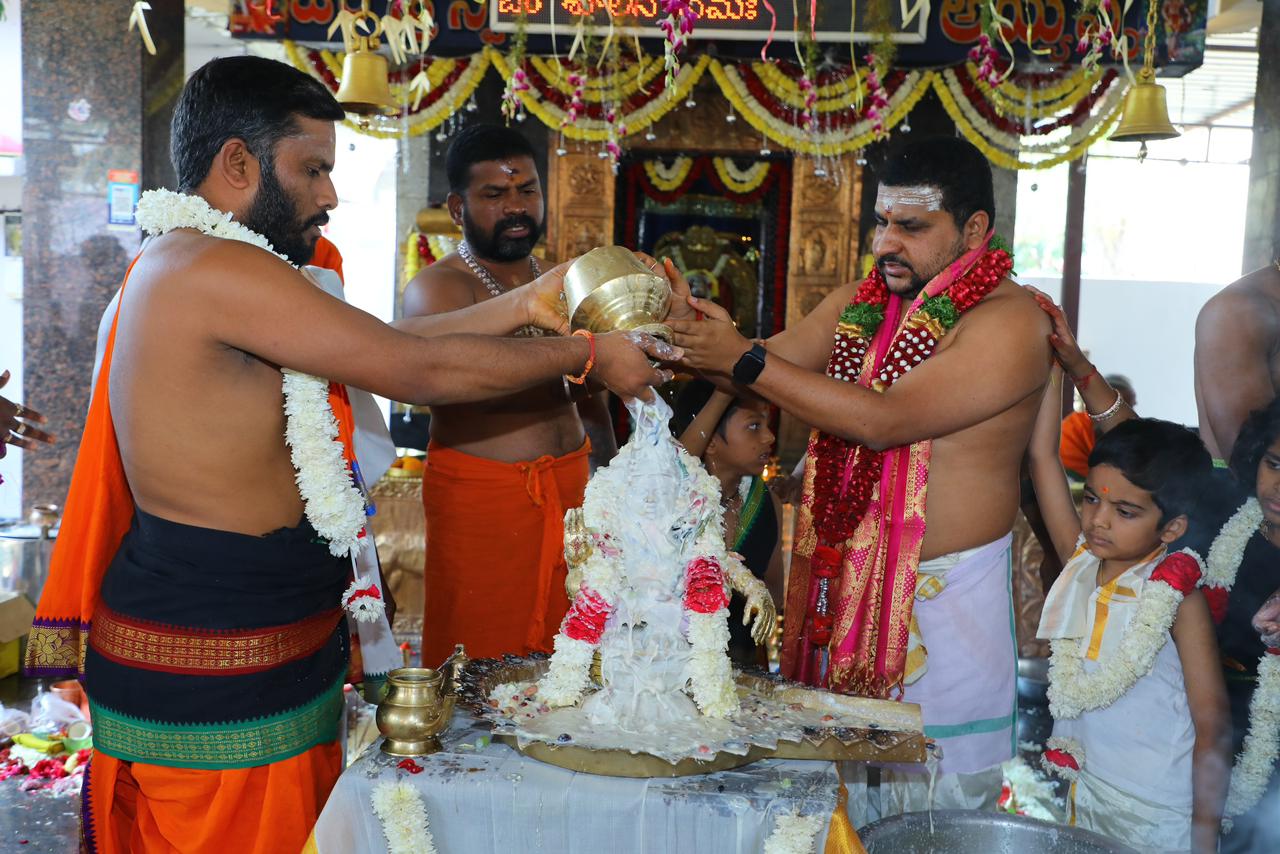 వైభవంగా అయ్యప్ప పడిపూజ