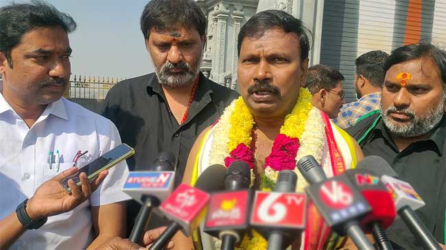 ఎవరి పనులు వాళ్లు చేసుకోండి