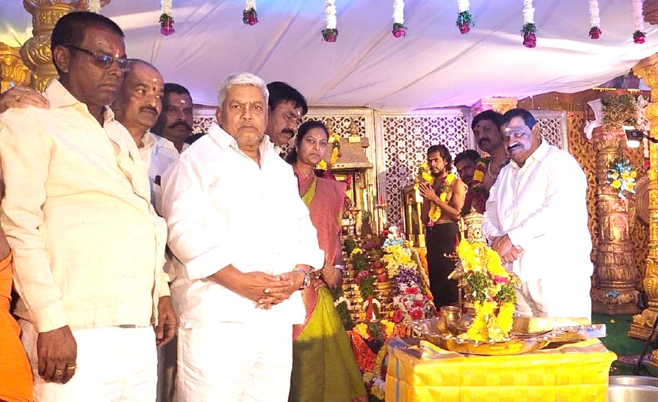 వైభవంగా అయ్యప్ప పడిపూజ