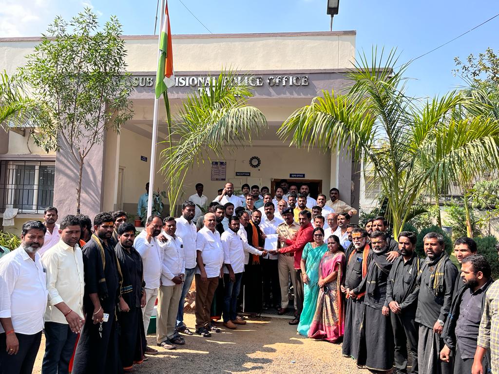 బైరి నరేష్‌ను కఠినంగా శిక్షించాలి