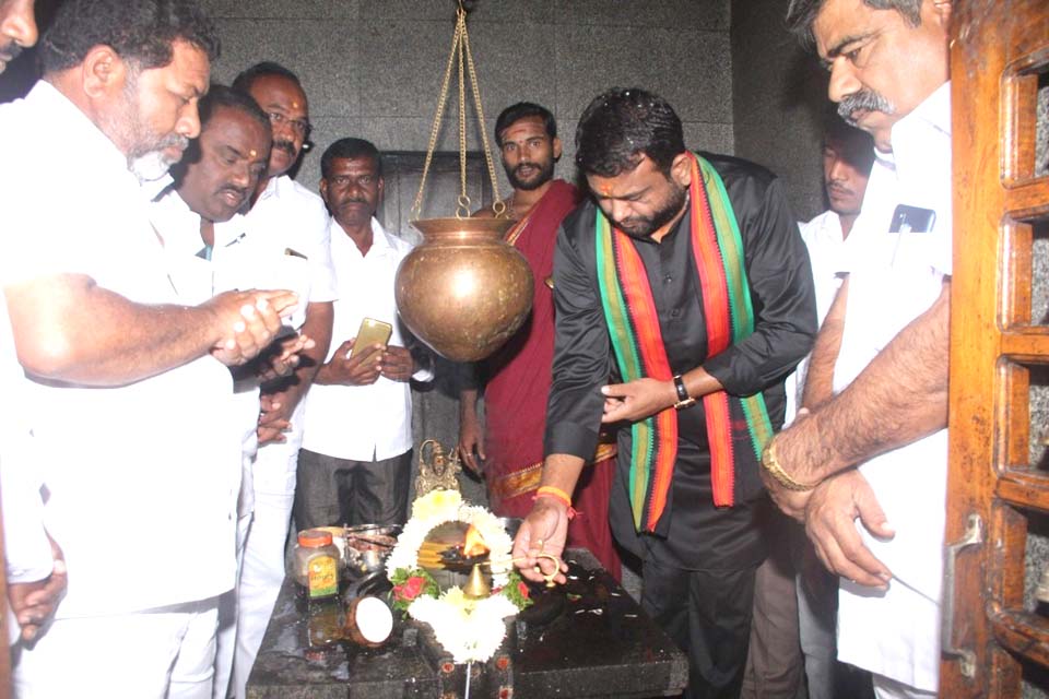 ఆలయాల అభివృద్ధికి ప్రభుత్వం కృషి