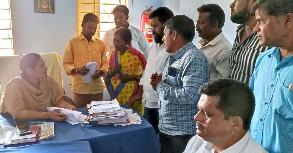 భూ రిజిస్ట్రేషన్‌ ఆపకపోతే ఇప్పుడే చస్తాం