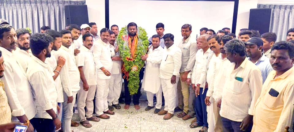 ఎమ్మెల్సీ వర్గానికి షాక్‌..!