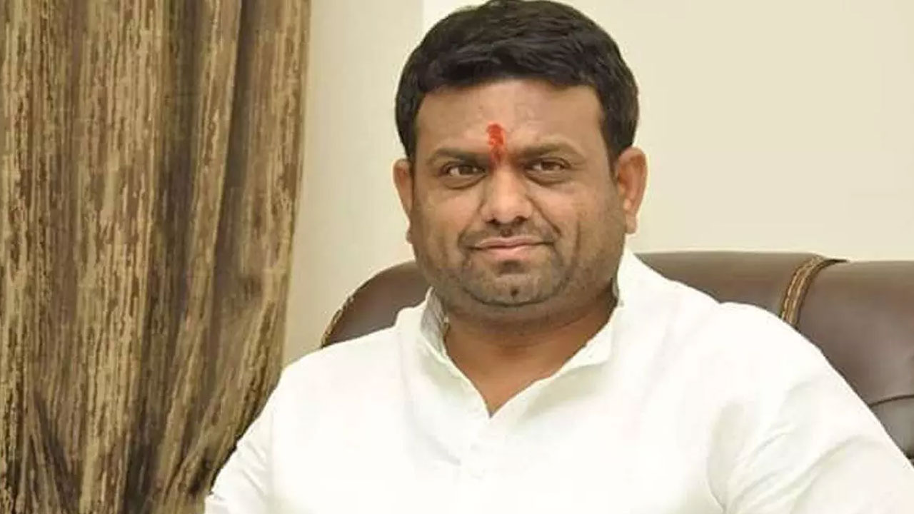 హైకోర్టులో పైలెట్‌కు నిరాశ..!