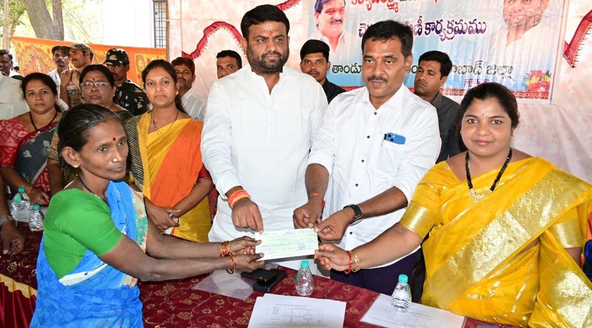 పేదింటి పెండ్లిళ్లకు ప్రభుత్వం తోడ్పాటు