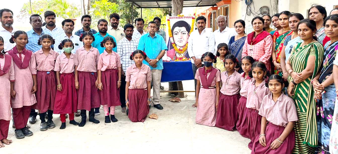 ఆదర్శనీయురాలు సావిత్రి బాయి పూలే