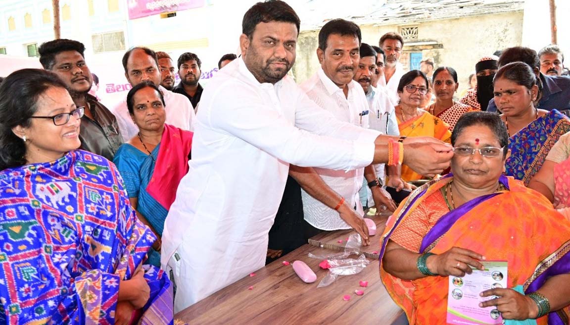 దేశానికి ఆదర్శం కంటి వెలుగు