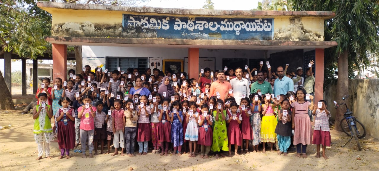 చదివిన పాఠశాలకు చేయూత
