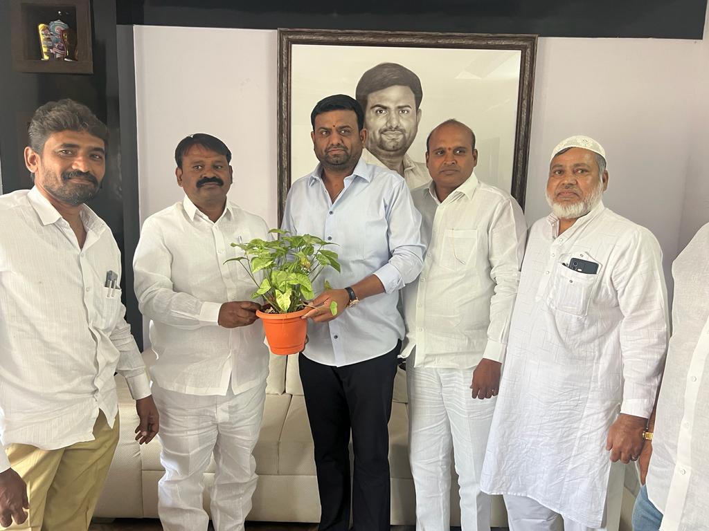 ఎమ్మెల్యేకు శుభాకాంక్షలు తెలిపిన నేతలు