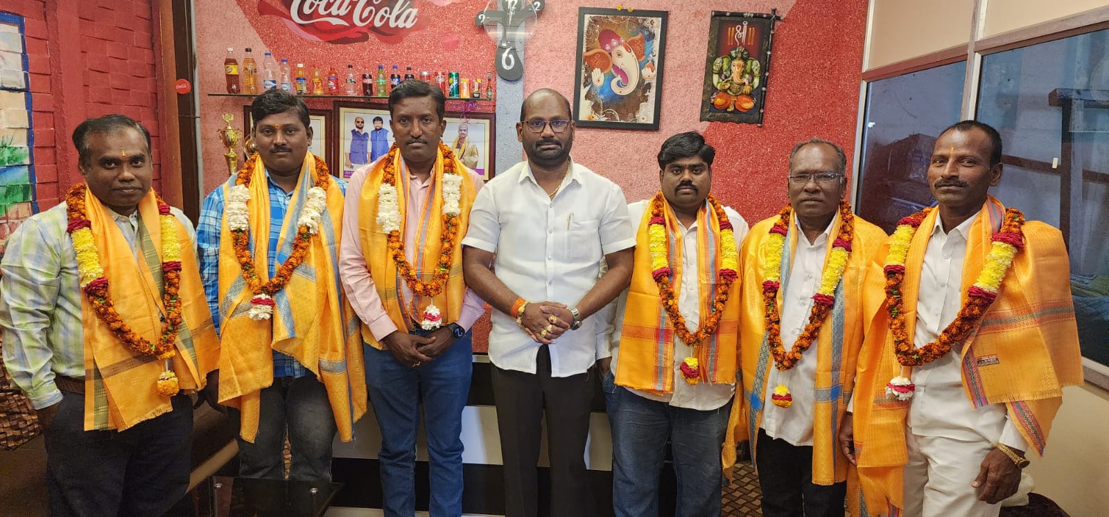 సమాజ సేవలో ఆదర్శంగా నిలవాలి