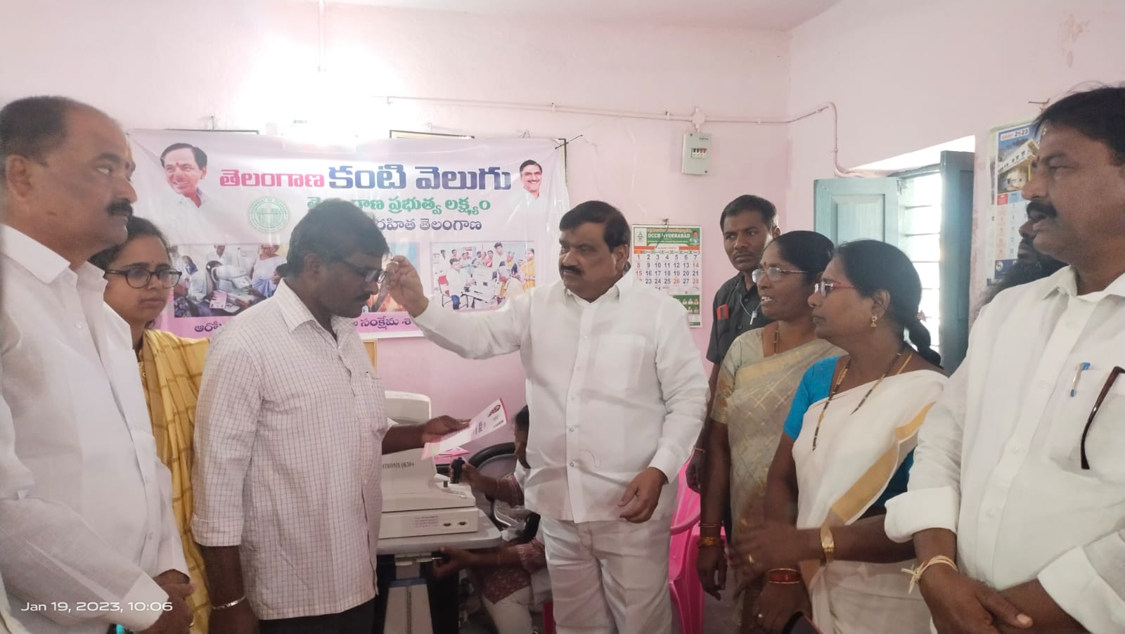 కంటి వెలుగు ఆదర్శం