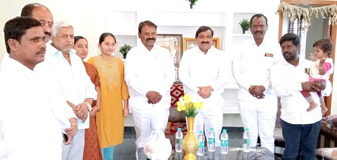 విఠల్ నాయక్‌ ఇంటికి ఎమ్మెల్సీ
