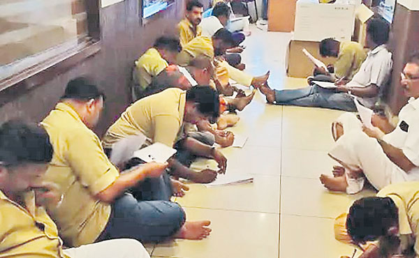 మందు బాబులకు రాత శిక్ష..!